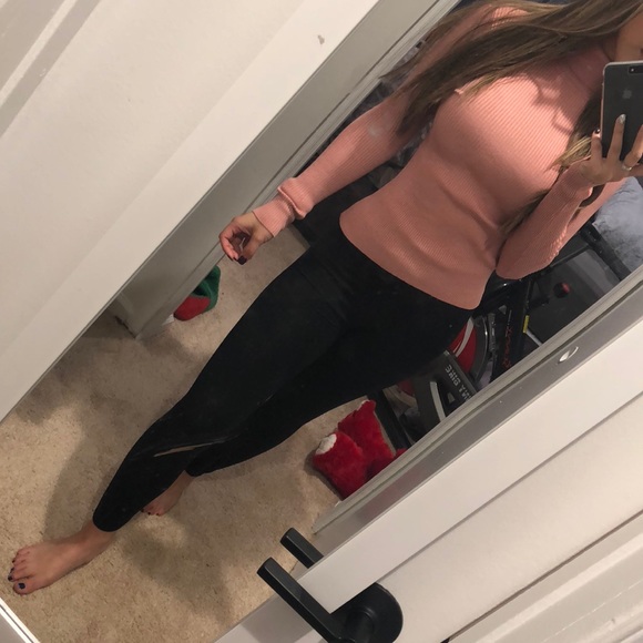 Cute pink turtle neck - Picture 2 of 3